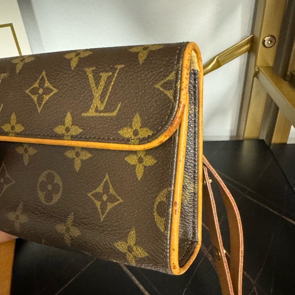 JR10261 Louis Vuitton Monogram Florentine Bum Bag size Small - Picture 3 of 4